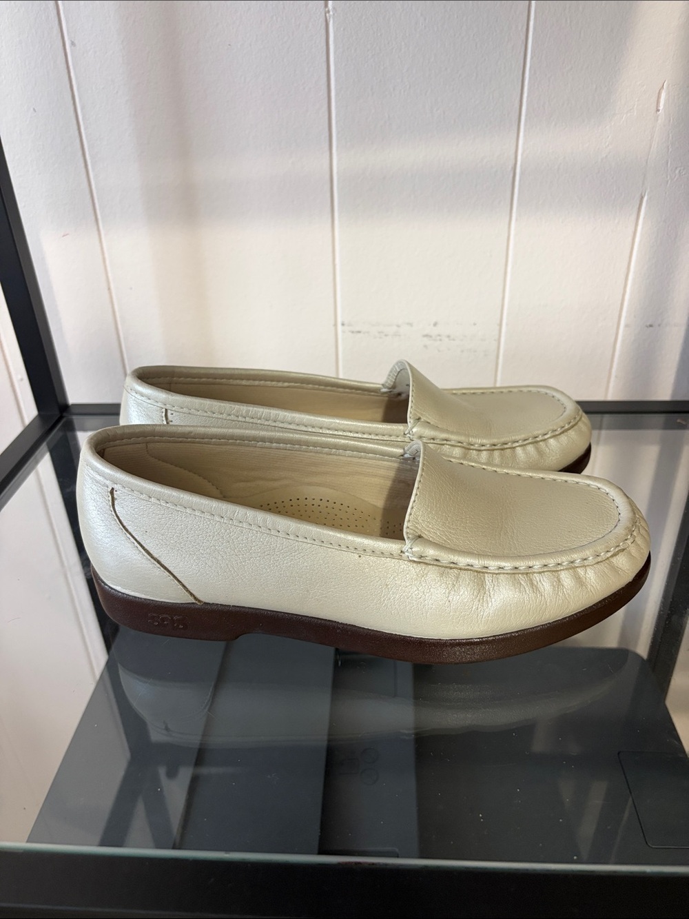 SAS Women's Cream Leather Loafers - Picture 2 of 7